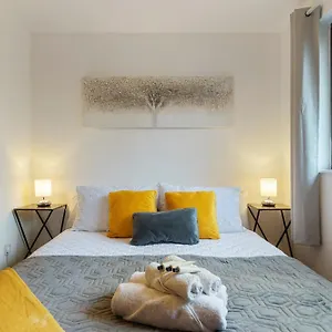 Cosy Canary Wharf House Apartment London